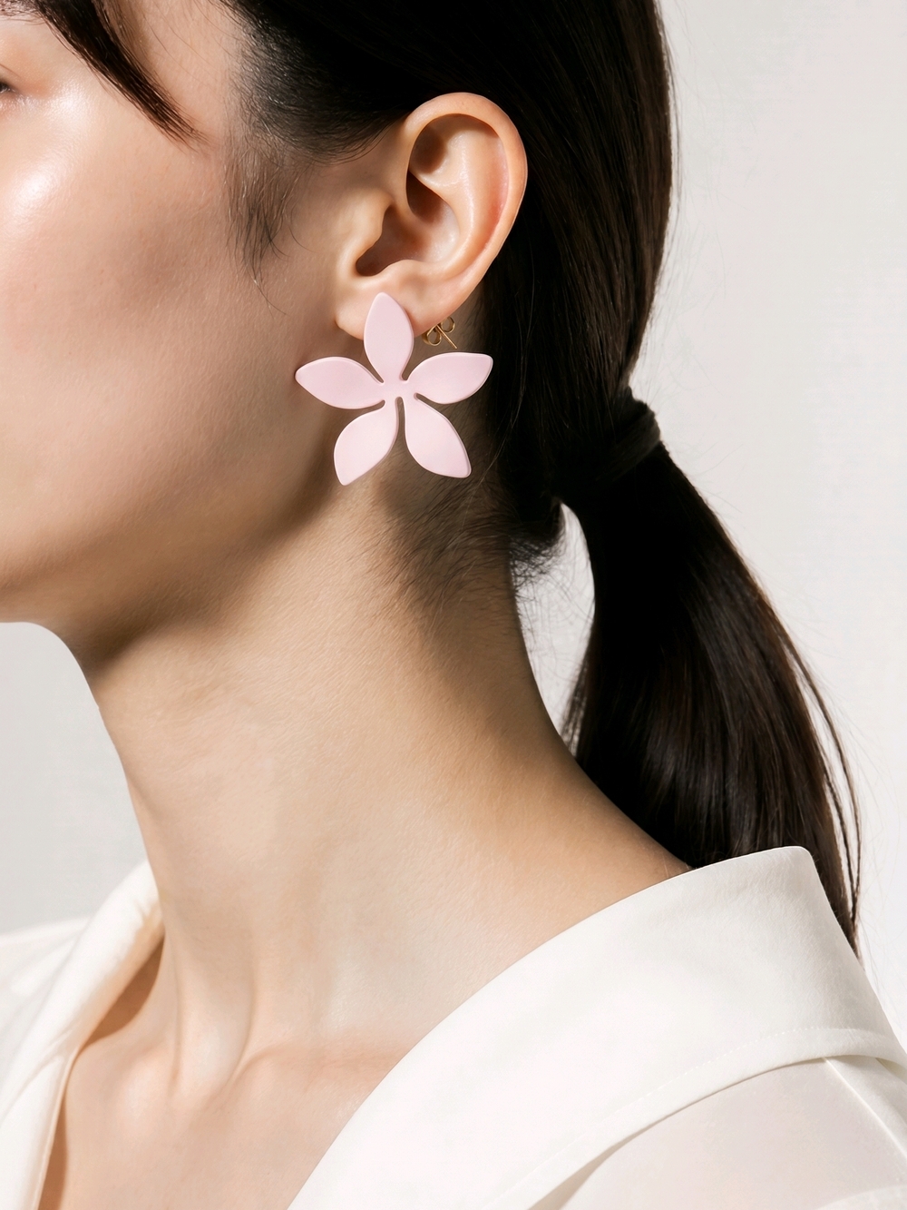 Isaac Mizrahi Fashion Jewelry Oversized Flower Stud Earrings Pastel Pink NWT